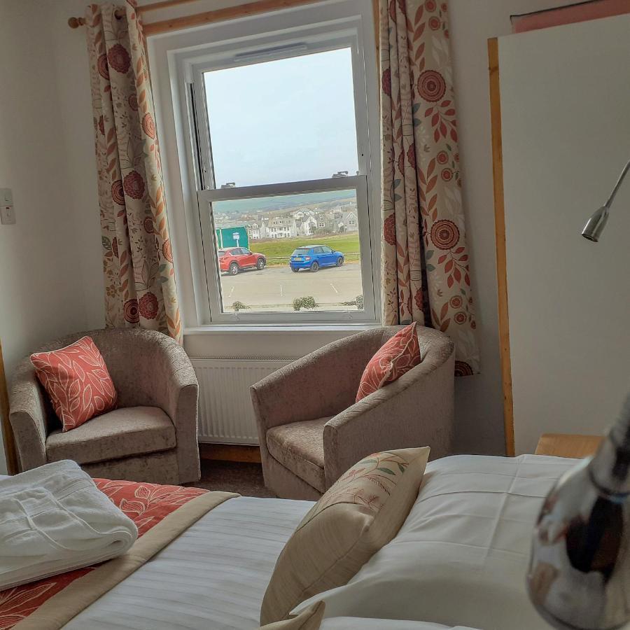Links Side Gasthof Bude